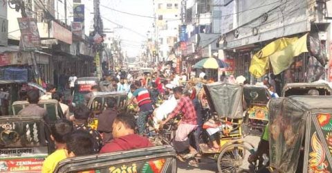 ঈদের আগেই ব্যবস্থা নিবে প্রশাসন সিরাজগঞ্জ শহরে অস্বাভাবিক যানজট, চরম জনদূর্ভোগ