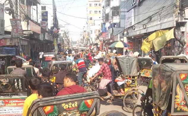 ঈদের আগেই ব্যবস্থা নিবে প্রশাসন সিরাজগঞ্জ শহরে অস্বাভাবিক যানজট, চরম জনদূর্ভোগ